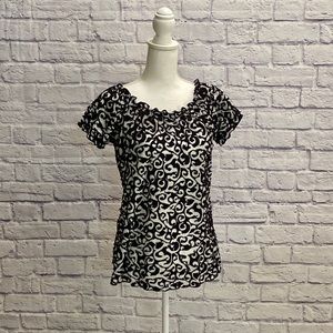 Sassy women’s short sleeve textured top Size M